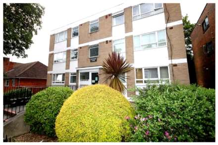 2 Bedroom Flat, Treamore Close, Knollys Road