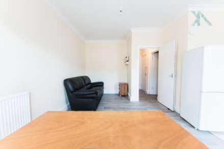 1 bed flat on Tulse Hill, Brixton, Image 2