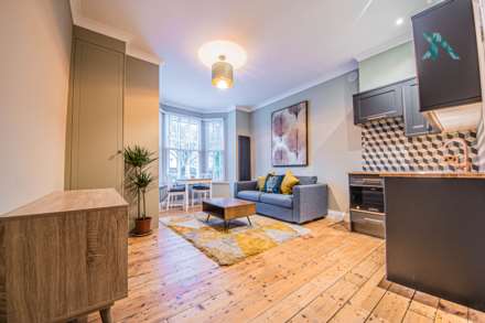 Hopton Road, London, Image 1