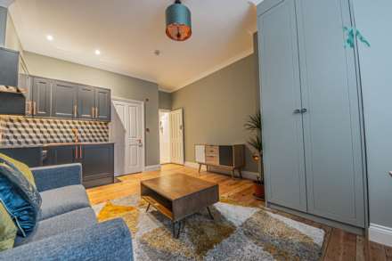 Hopton Road, London, Image 3