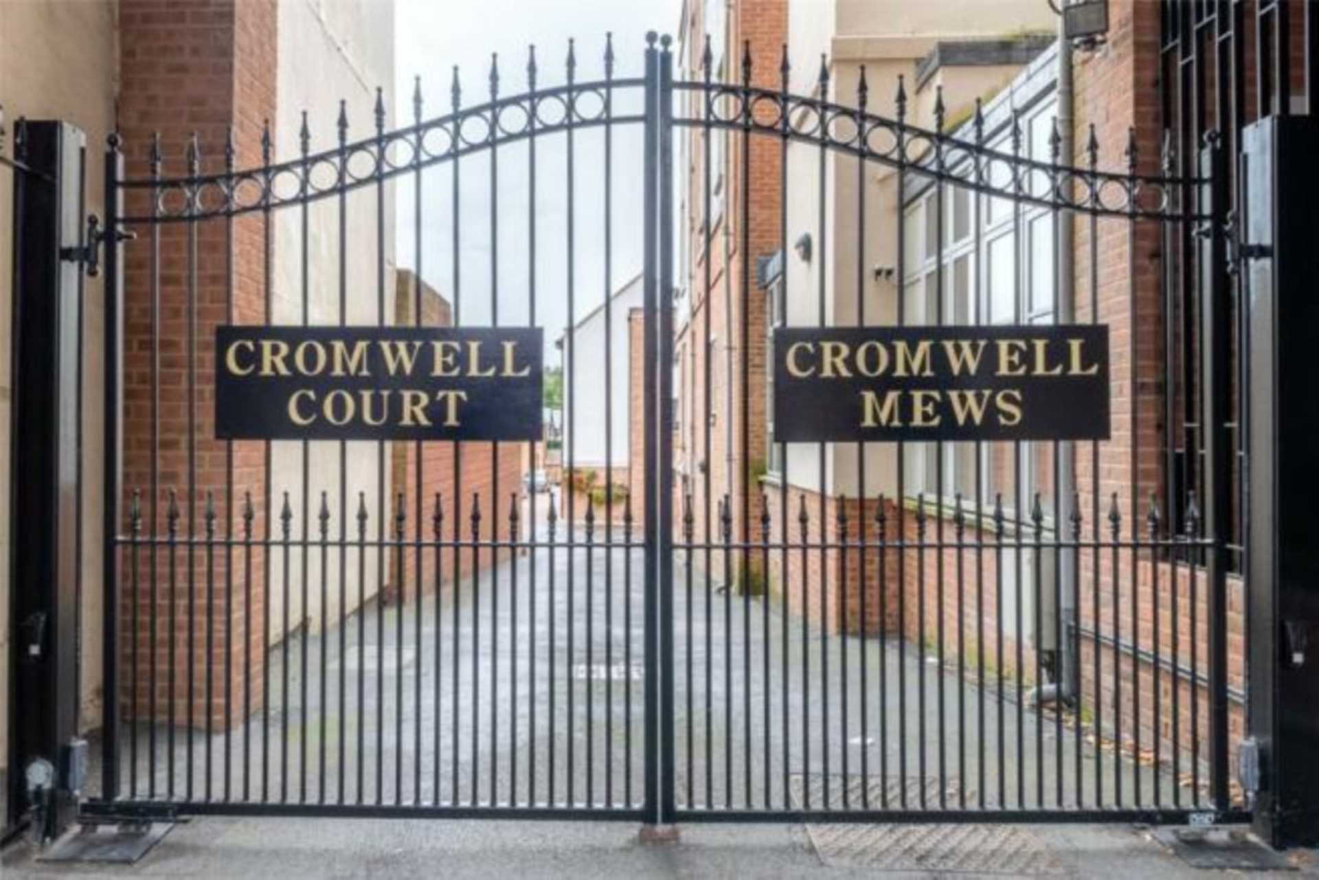 Cromwell Mews, High Street, Marlborough, Image 5