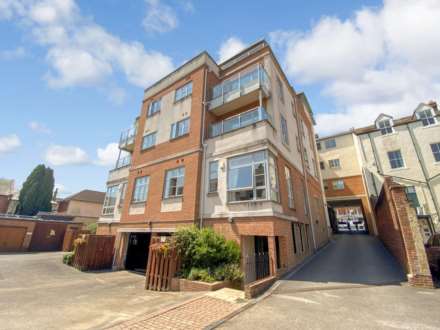 Cromwell Mews, High Street, Marlborough, Image 4