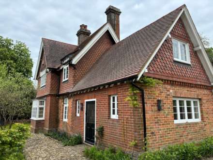 4 Bedroom Detached, Bath Road, Marlborough