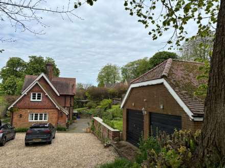 Bath Road, Marlborough, Image 11