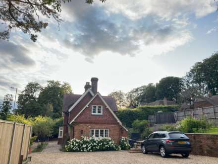 Bath Road, Marlborough, Image 2