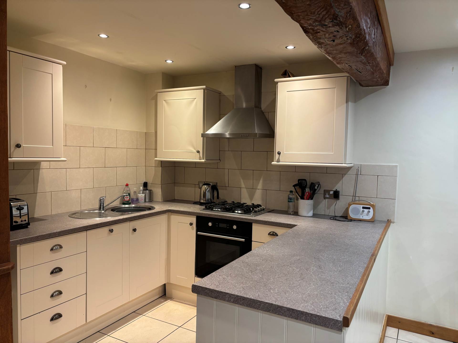 Angel Yard, Marlborough, Image 2