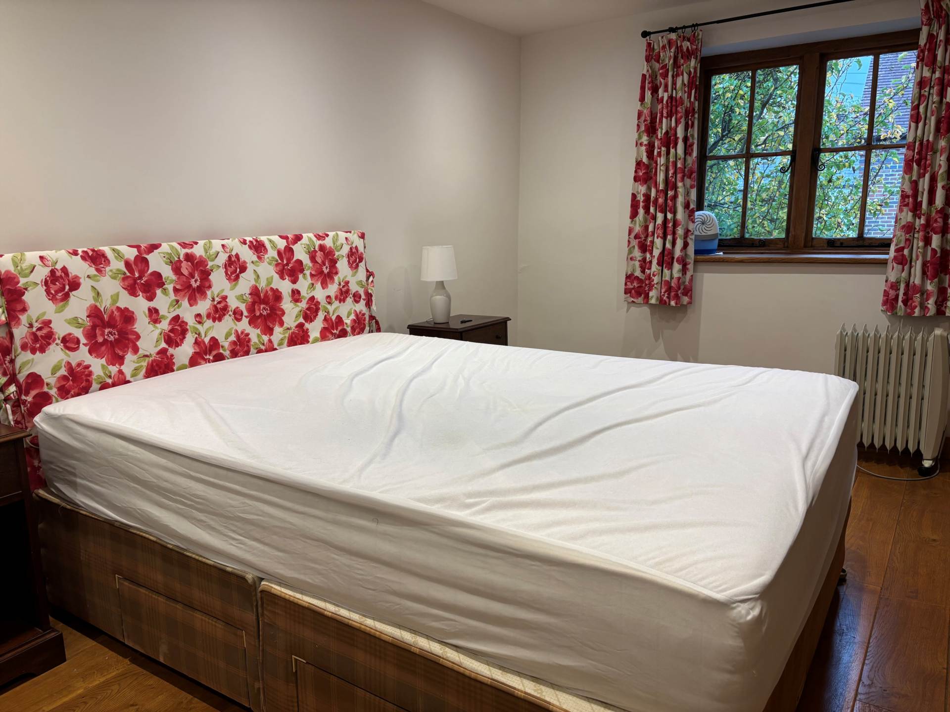 Angel Yard, Marlborough, Image 8