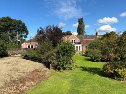 Manor Farm Cottage, Etchilhampton, Image 2