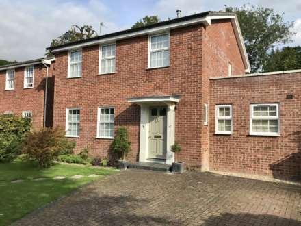 4 Bedroom Detached, River Park, Marlborough