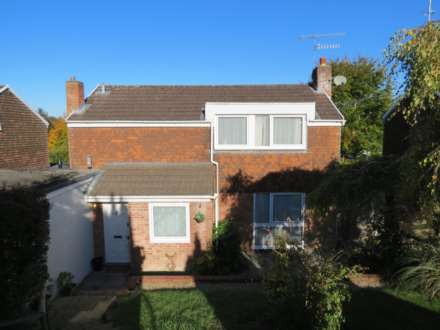 4 Bedroom Detached, Duck`s Meadow, Marlborough