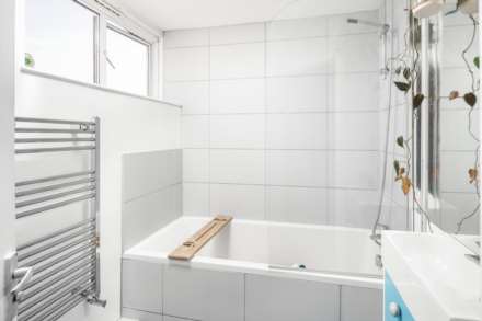 Hawthorne Close, Islington, Image 11