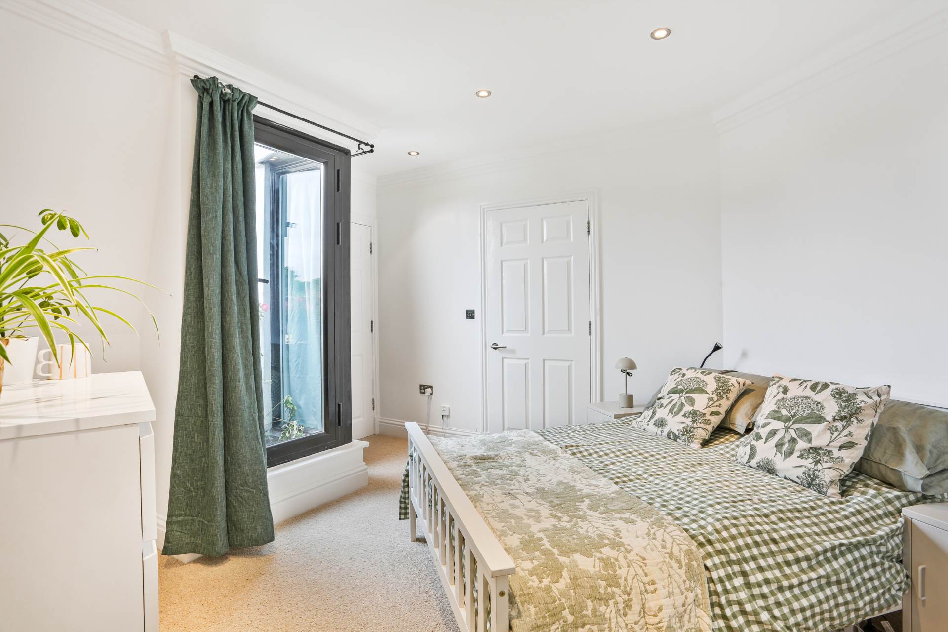 Balls Pond Road, London N1, Image 15