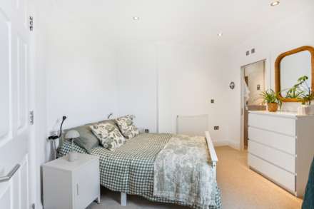 Balls Pond Road, London N1, Image 16