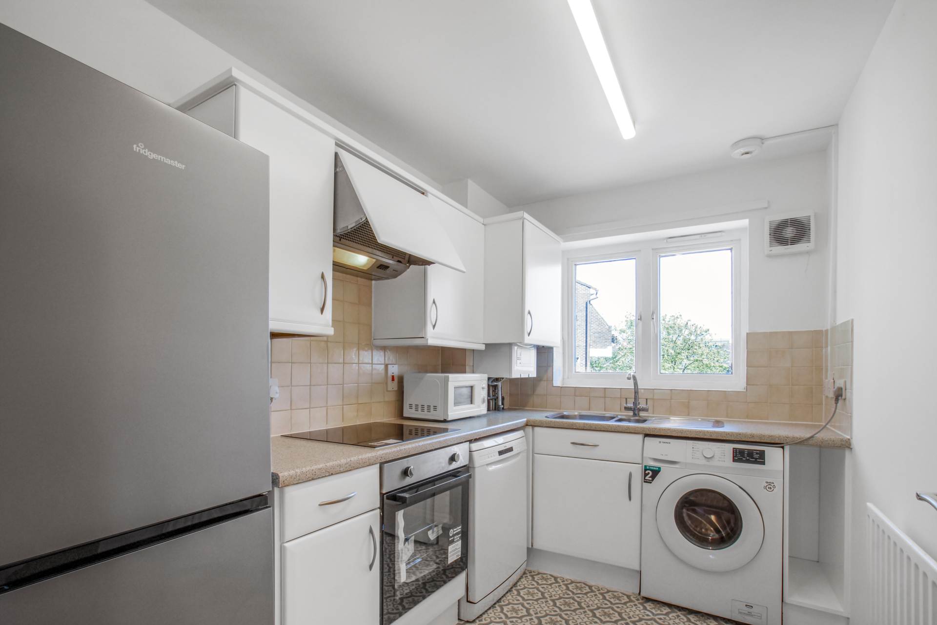 Prince Edward Road, Hackney Wick, E9, Image 3