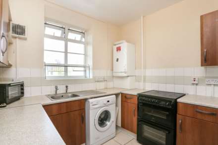 Retreat Place, Cressett House, Hackney, E9, Image 4