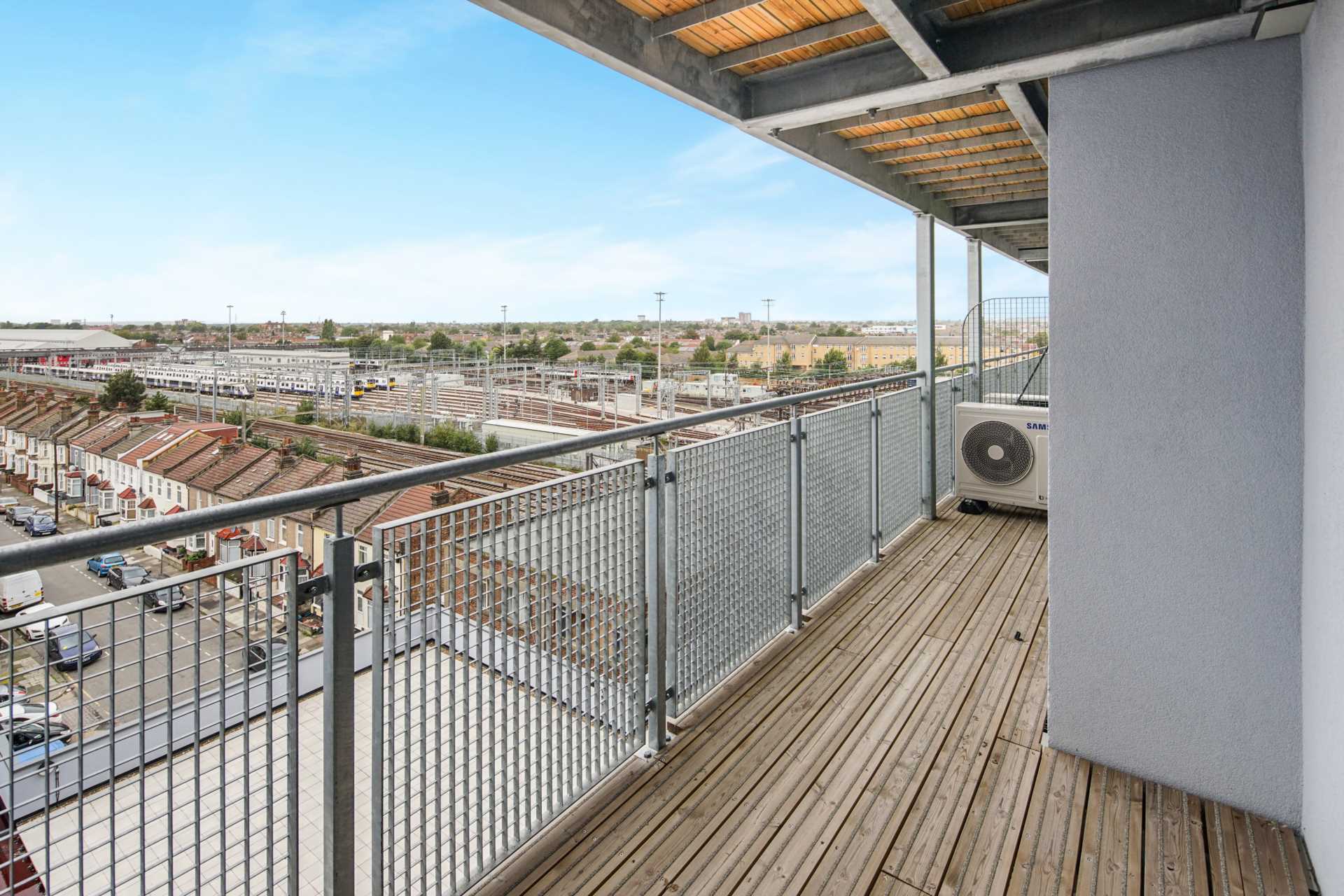 High Road, Ilford, Image 14