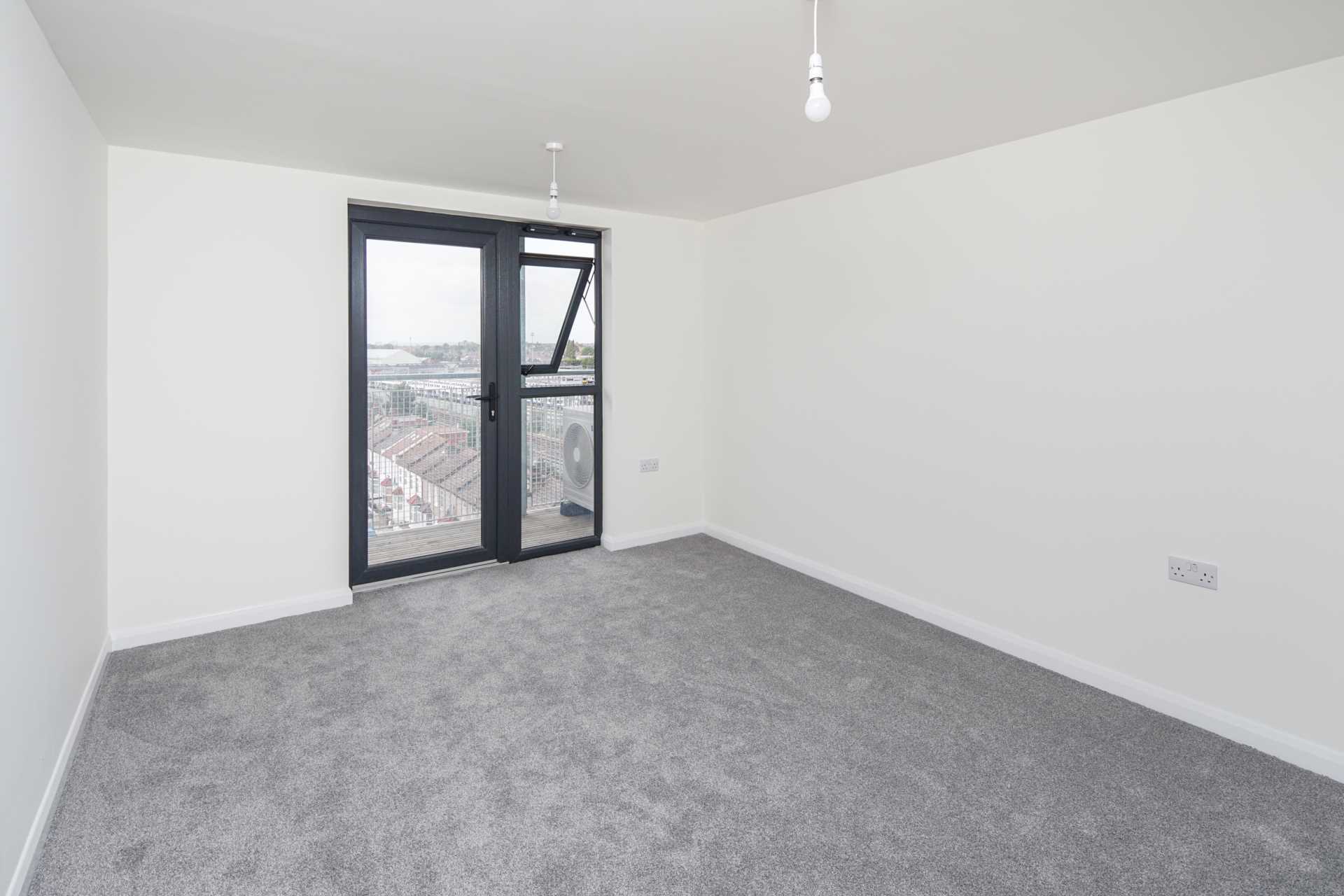 High Road, Ilford, Image 4