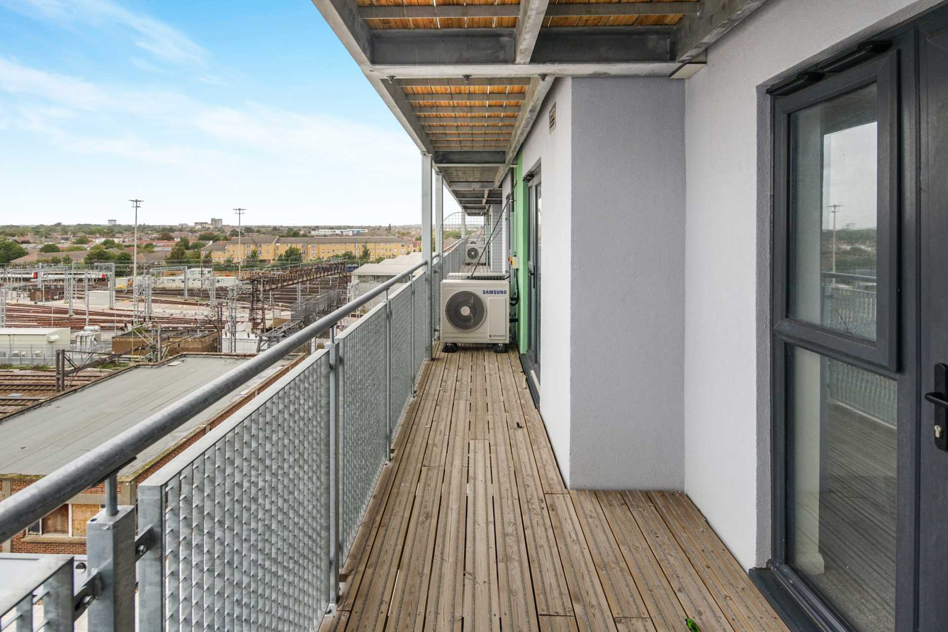 High Road, Ilford, Image 5