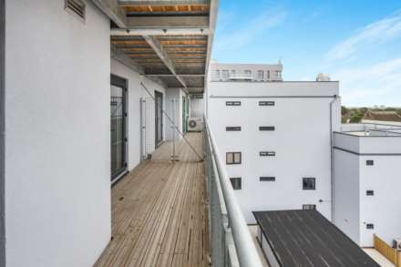 High Road, Ilford, Image 13