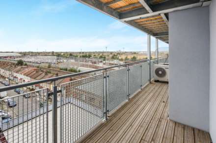 High Road, Ilford, Image 14