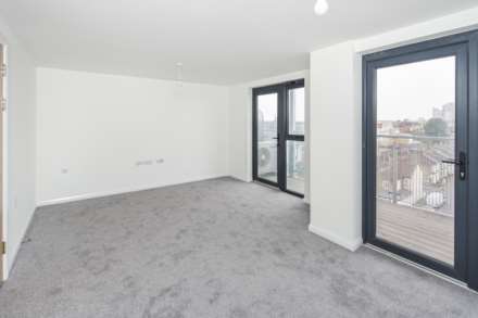 High Road, Ilford, Image 9
