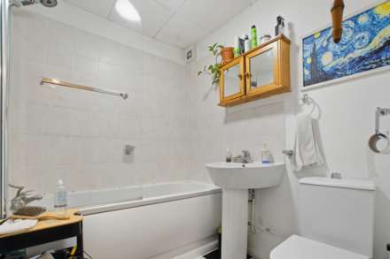 Mallard Court, Walthamstow, Image 6