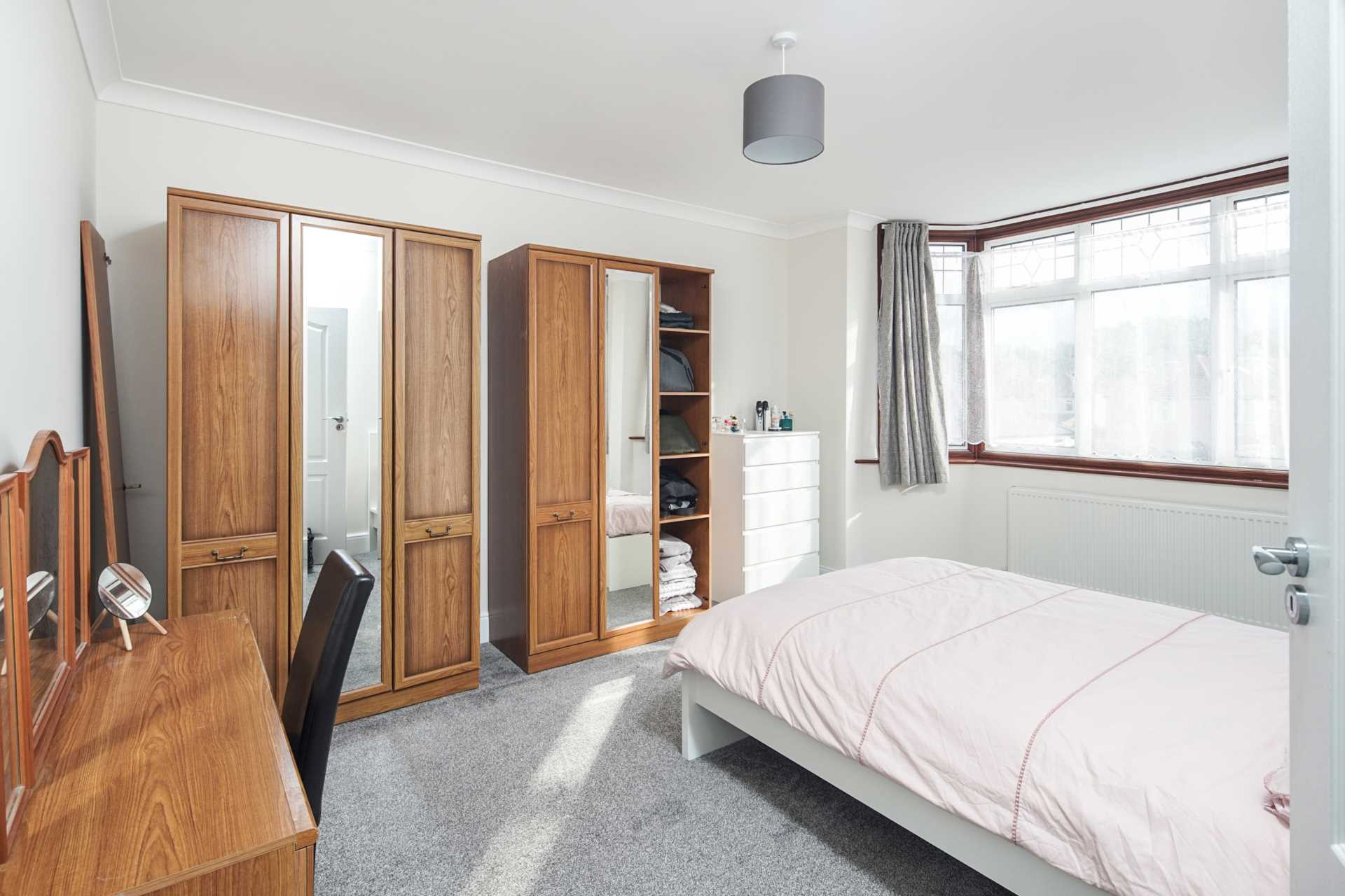 Horns Road, Barkingside, Image 4