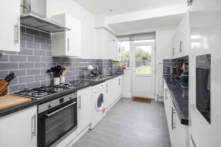 Horns Road, Barkingside, Image 13