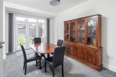 Horns Road, Barkingside, Image 3