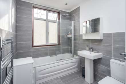 Horns Road, Barkingside, Image 6