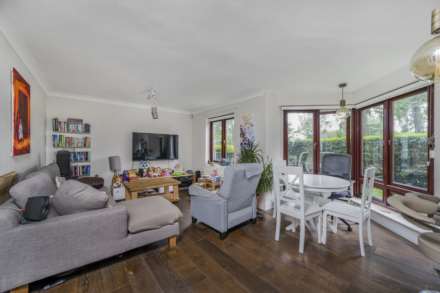 Midhurst Way, Clapton, Image 3