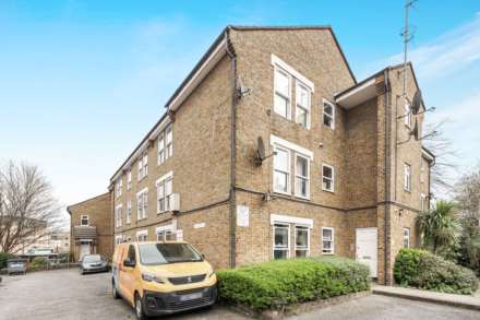 1 Bedroom Apartment, Victoria Park Court, Hackney