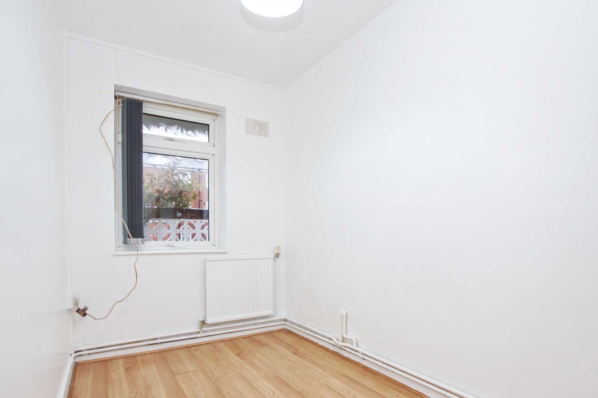 Oulton Close, Clapton, Image 7