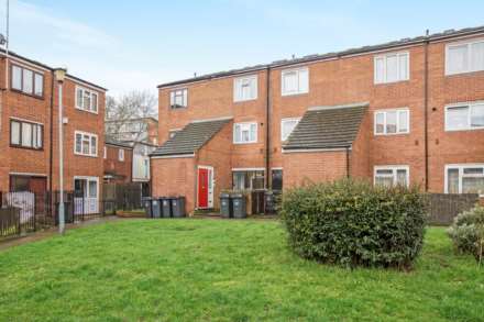 Oulton Close, Clapton, Image 12