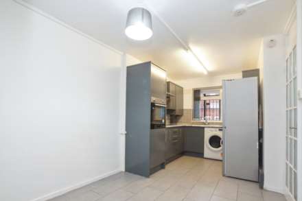 Oulton Close, Clapton, Image 13