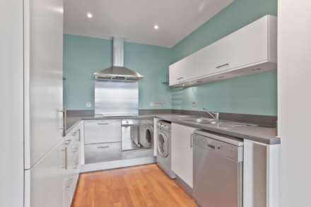 Island House, London E3, Image 4