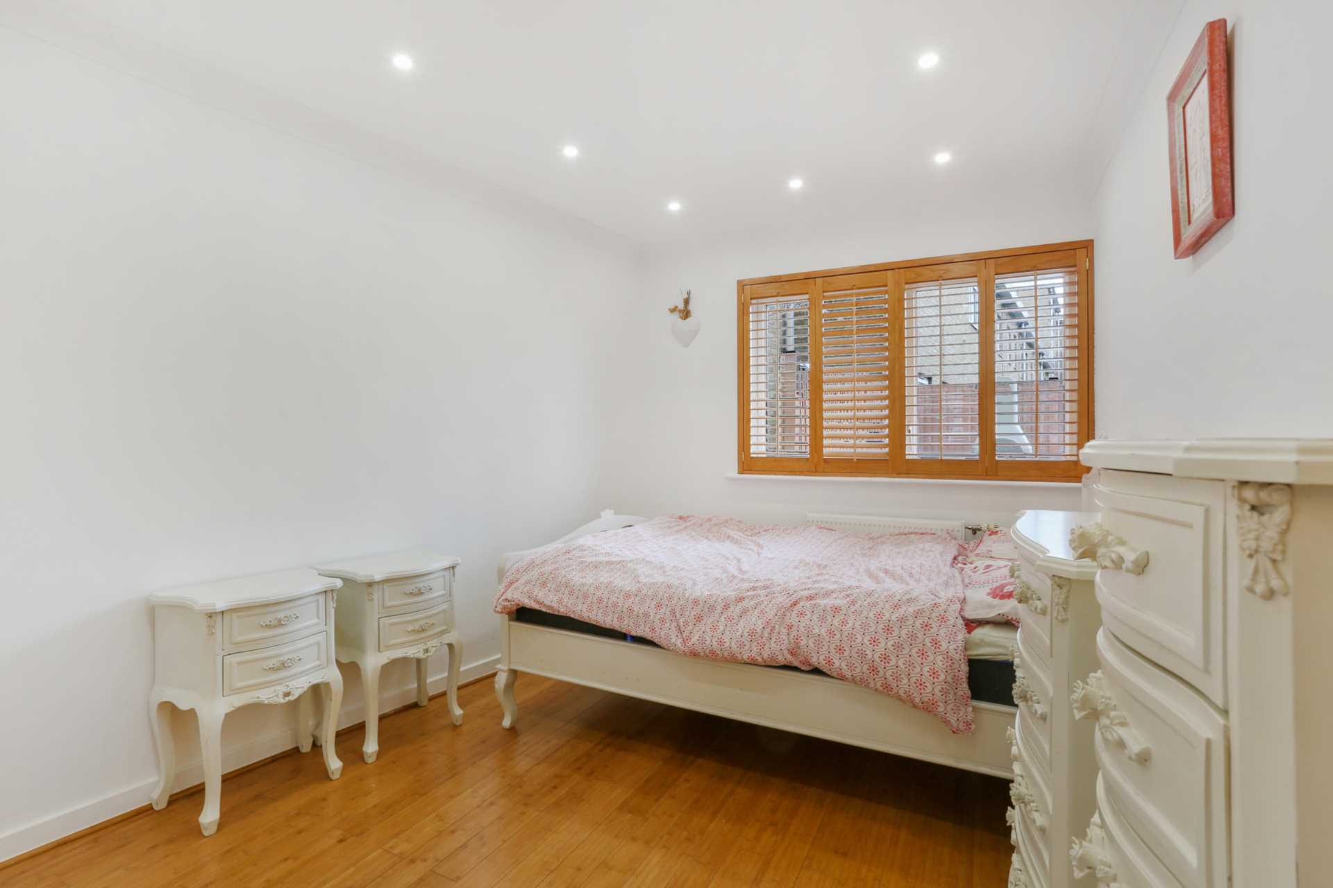 Mallory Close, London, Image 17
