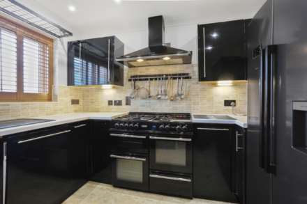 Mallory Close, London, Image 11