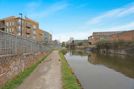 Mallory Close, London, Image 16