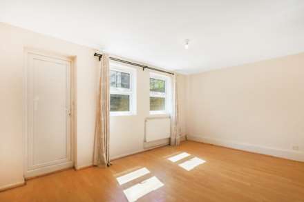 Rochemont Walk, London, Image 2
