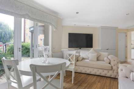 Shalbourne Square, Hackney Wick, Image 12