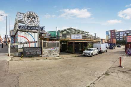 Shalbourne Square, Hackney Wick, Image 19