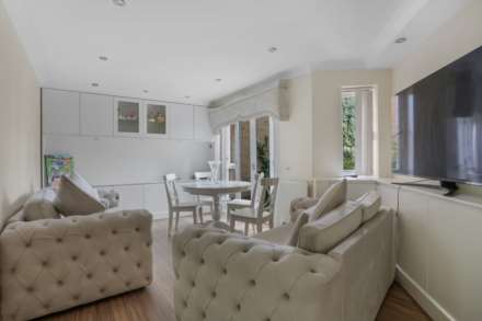 Shalbourne Square, Hackney Wick, Image 2