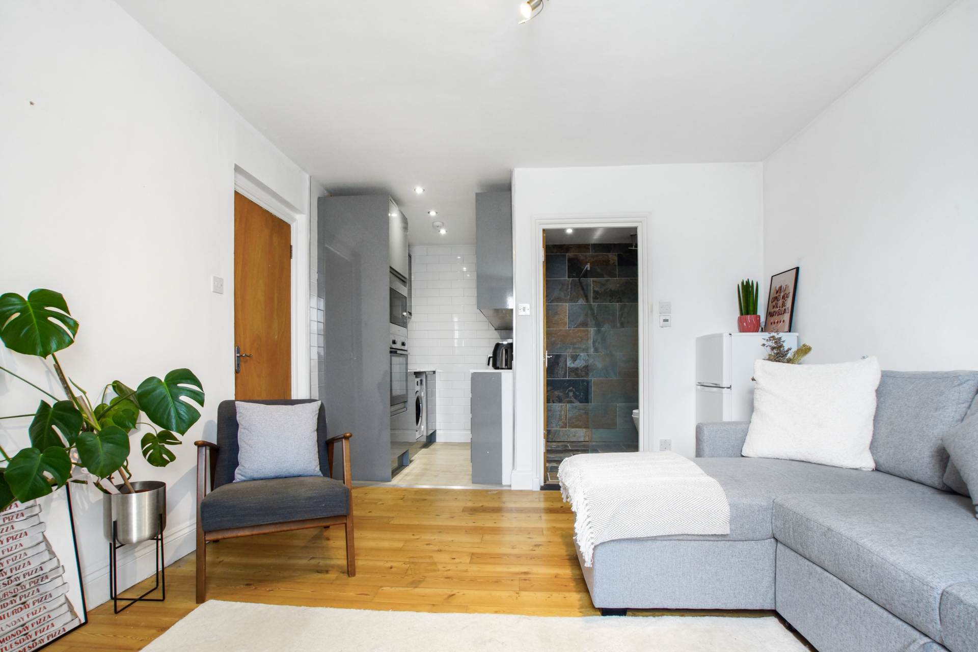 Upper Clapton Road, London, Image 12