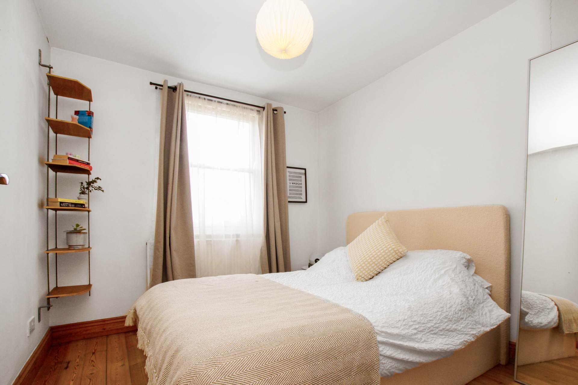 Upper Clapton Road, London, Image 4