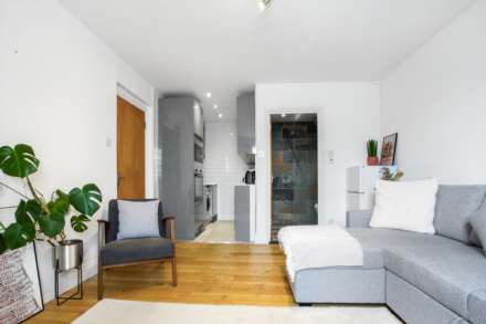 Upper Clapton Road, London, Image 12