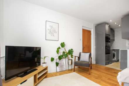 Upper Clapton Road, London, Image 13