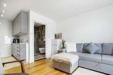 Upper Clapton Road, London, Image 5