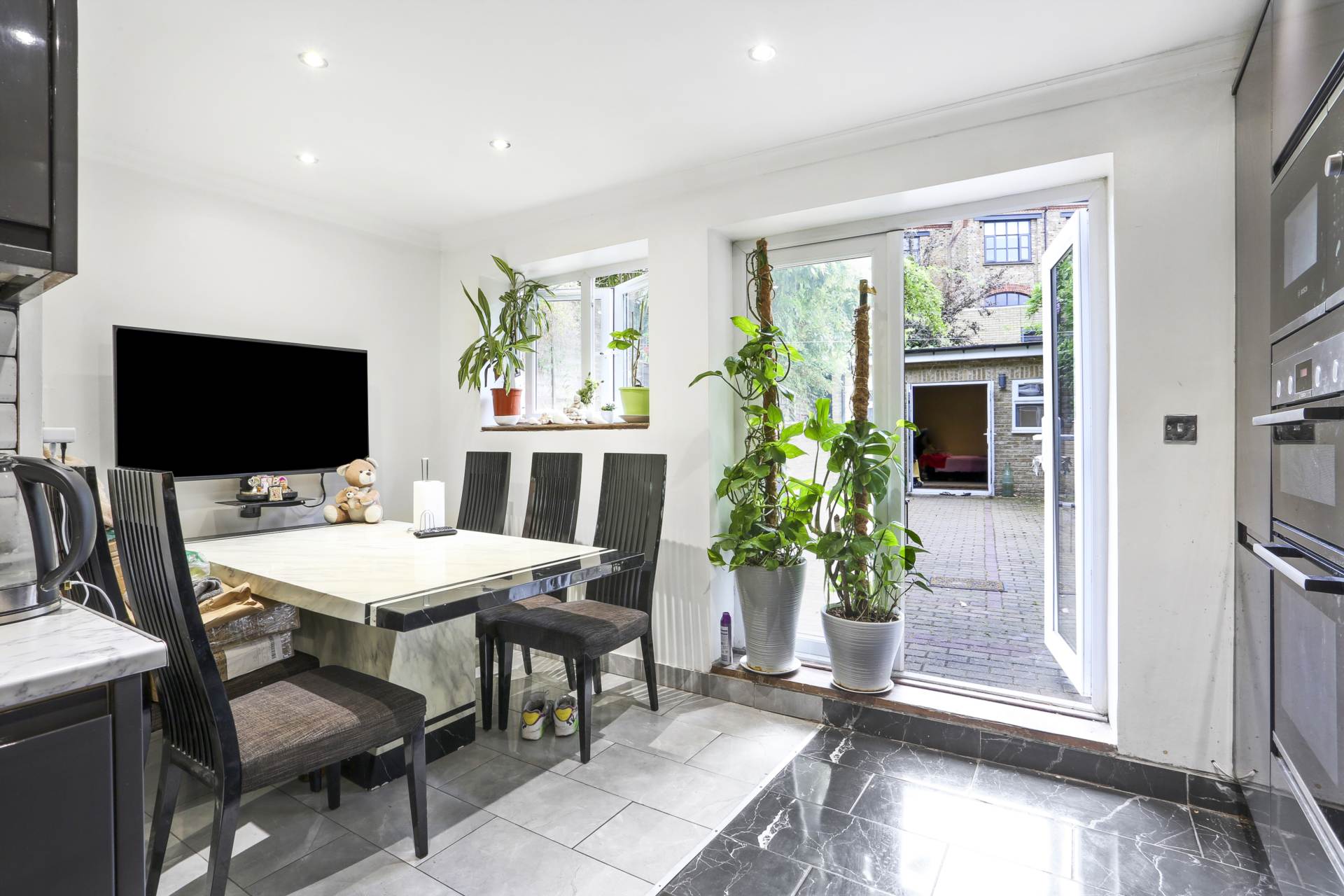 Shacklewell Lane, Dalston, Image 7