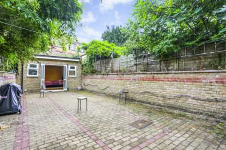 Shacklewell Lane, Dalston, Image 10